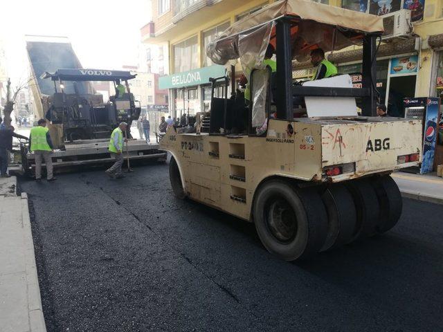 Bismil’de sıcak asfalt çalışmalarına başlandı