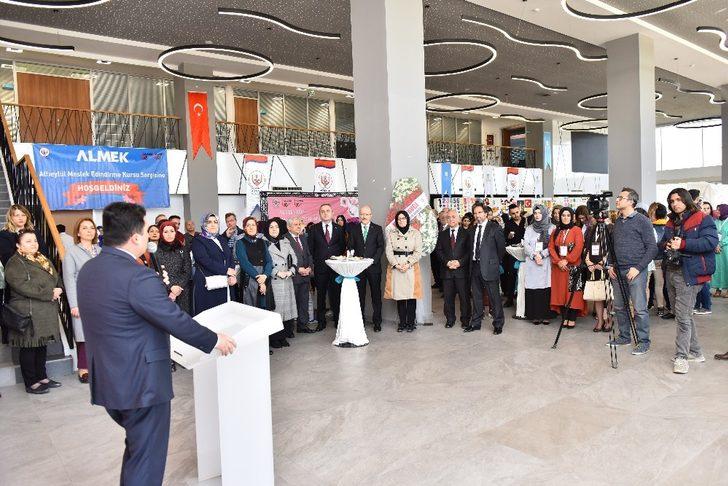 Kadın kursiyerlerin gurur sergisi G1