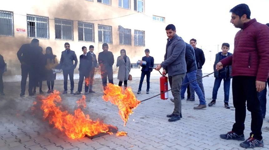 Başkale&rsquo;de yangın eğitimi ve tatbikatı
