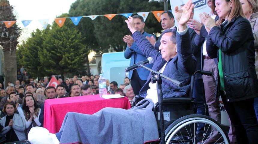 AK Partili aday tekerlekli sandalyede miting yaptı!