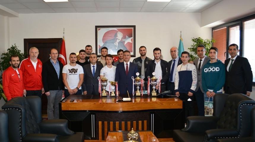 Şampiyon Sporcular Rektörle Buluştu