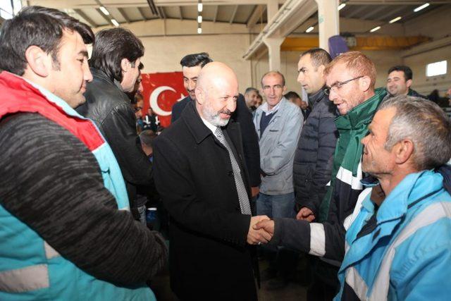 Başkan Çolakbayrakdar, “Çalışanlarımızla Ülkemize Büyük Hizmetler Üretiyoruz”