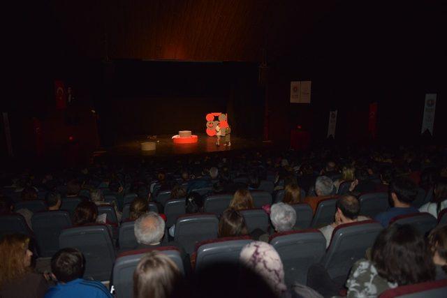 Maltepe’de Tiyatro Şenliği, ‘Açık Aile’ oyunuyla başladı