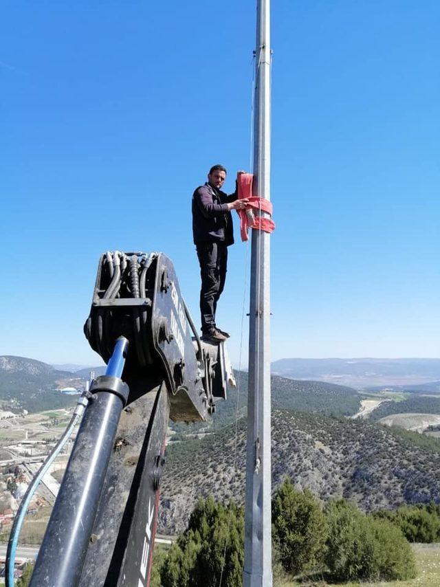 Vezirhan’da 20 metrelik Türk bayrağı her yerden gözükecek