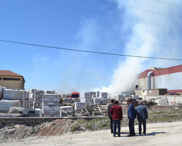 Aksaray'da ısı yalıtım malzemesi deposunda yangın (2)