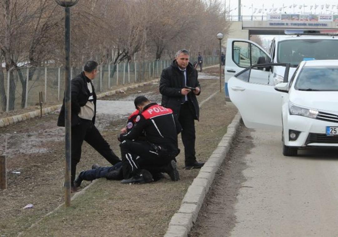 &Ccedil;ocuklarının g&ouml;z&uuml; &ouml;n&uuml;nde yaptı!  Vahşet