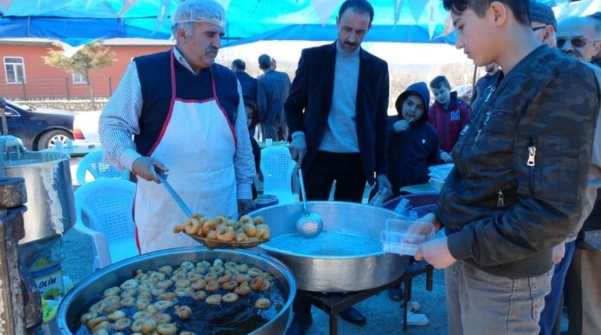Emekli imam, 25 yıldır lokma tatlısı yapıyor