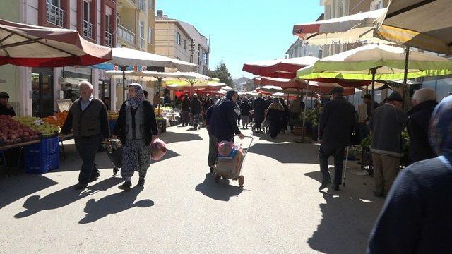 Vatandaş ve esnaf yeni pazar yerinden memnun