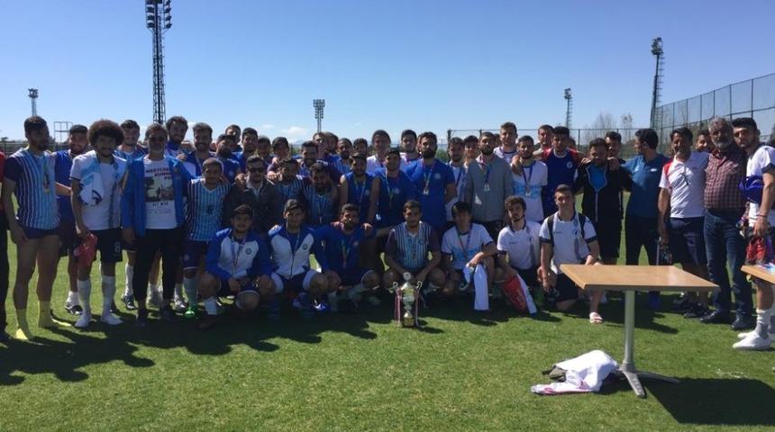 PA&Uuml; şampiyonadan ikincilikle d&ouml;nd&uuml;