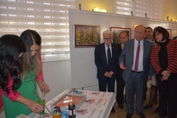 Ebru sanatı kursiyerleri hünerlerini sergiledi G2