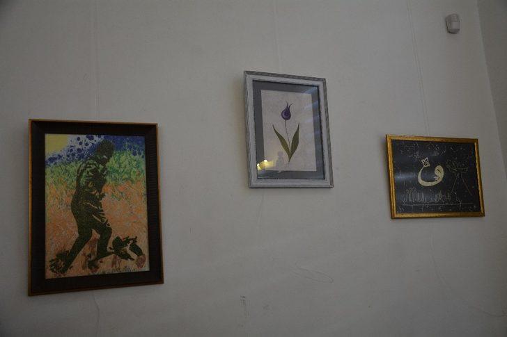 Ebru sanatı kursiyerleri hünerlerini sergiledi G5