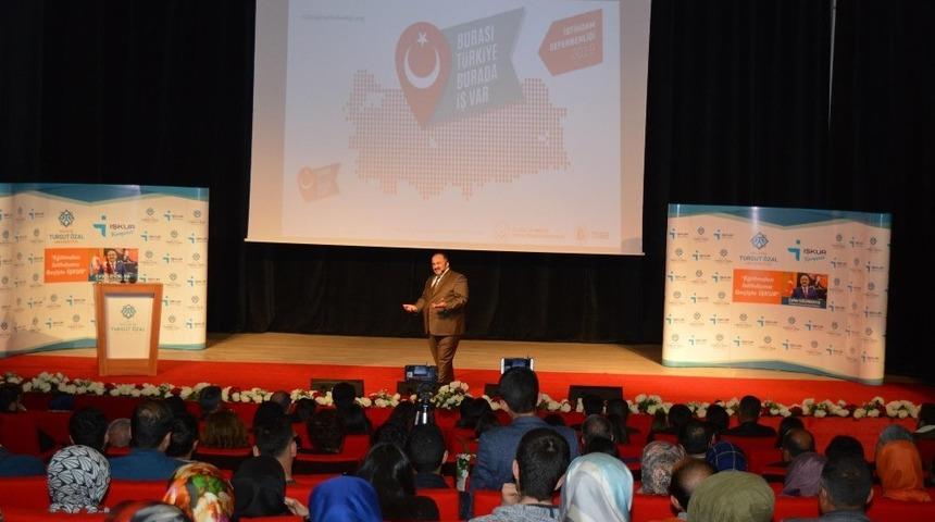 İş-Kur Genel M&uuml;d&uuml;r&uuml; Uzunkaya: G&uuml;&ccedil;l&uuml; bir &uuml;lke i&ccedil;in &ouml;zel sekt&ouml;r&uuml;n &ouml;n&uuml; a&ccedil;ılmalı