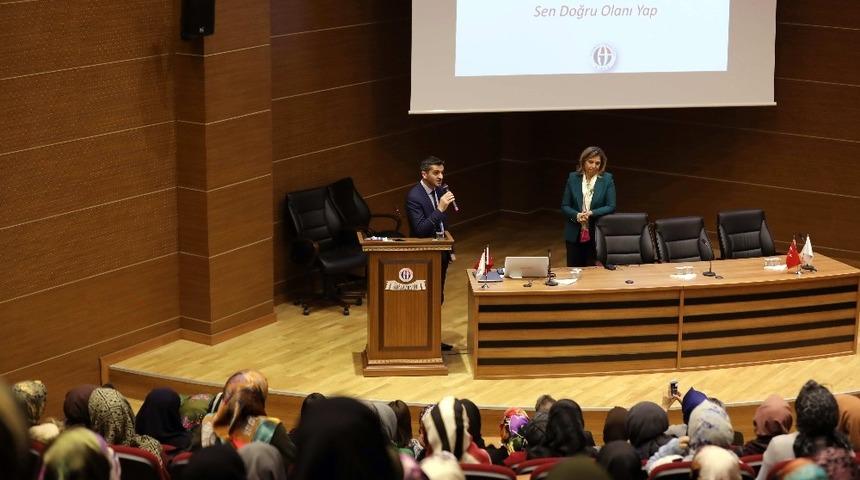 Gaün öğrencilerine akademik kariyer yol haritası konferansı
