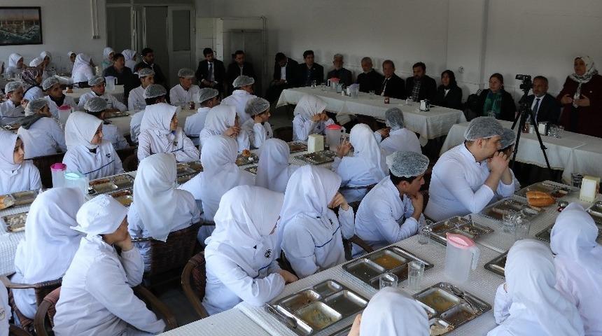 AK Parti&rsquo;li &Ouml;&ccedil;al: "Anadolu sermayesinin g&uuml;&ccedil;lenmesi, g&uuml;&ccedil;l&uuml; bir ekonominin işaretidir"