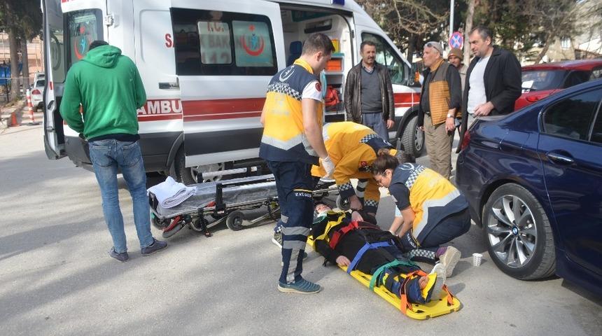 Bilecik&rsquo;te otomobil yayaya &ccedil;arptı : 1 yaralı