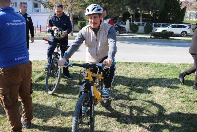 Yeni bisiklet yolu Rektör Kızılay’ın katılımıyla test edildi