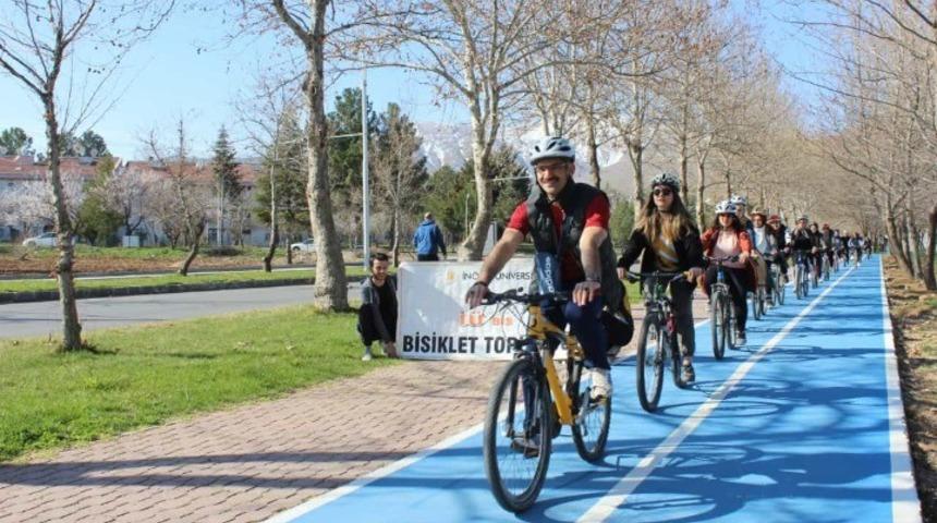 Yeni bisiklet yolu Rektör Kızılay’ın katılımıyla test edildi