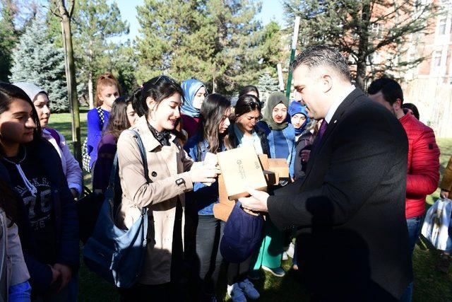 Rektör Çomaklı Mardin Büyükşehir Belediyesi Gençlik Merkezi öğrencileri ile buluştu