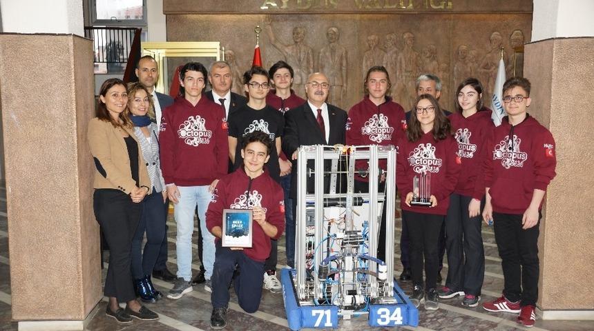 ‘rOctopus 7134’ takımı Vali Köşger’i ziyaret etti