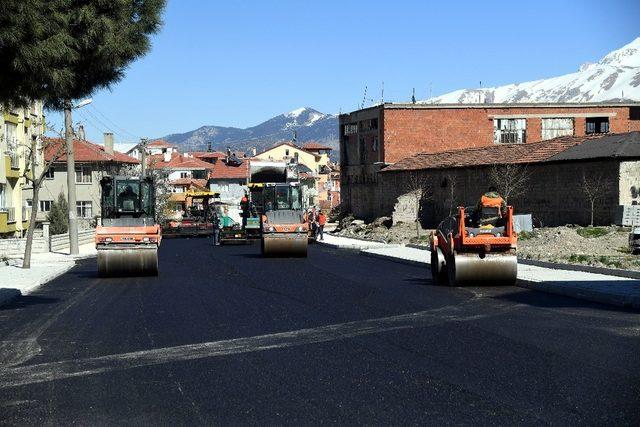 Isparta Belediyesi’nden Sermet’e 50 bin metrekarelik asfalt