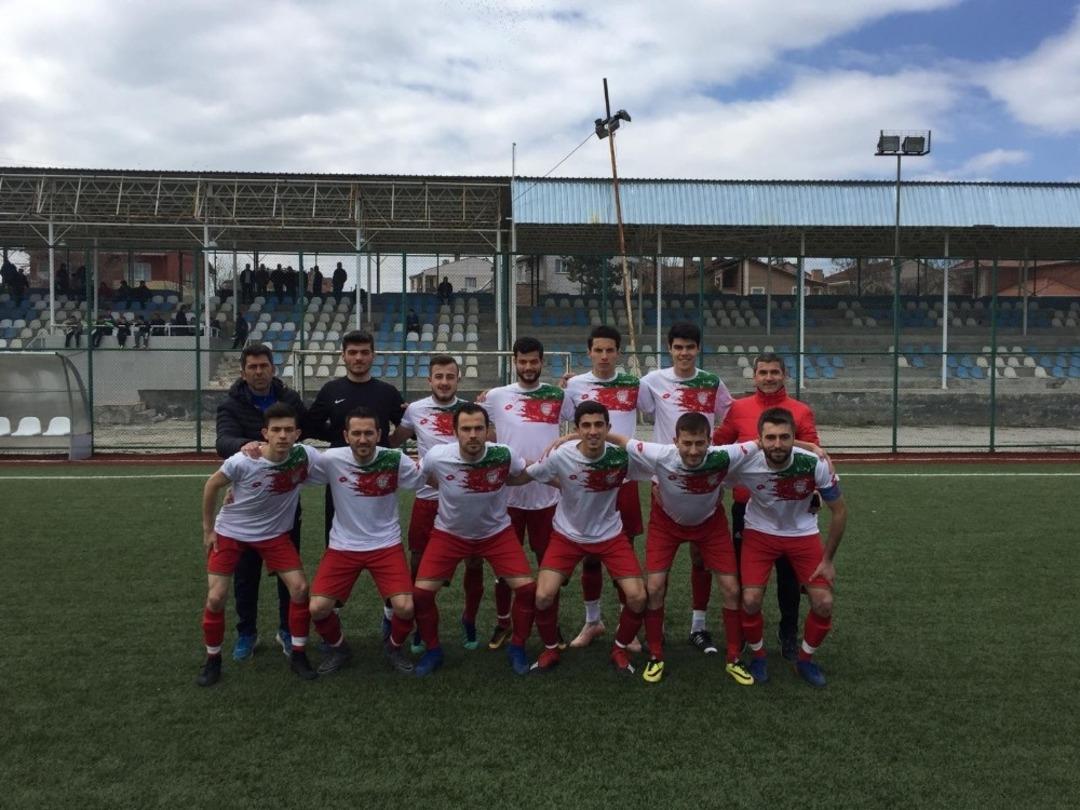 Şampiyon sahaya alkışlarla &ccedil;ıktı