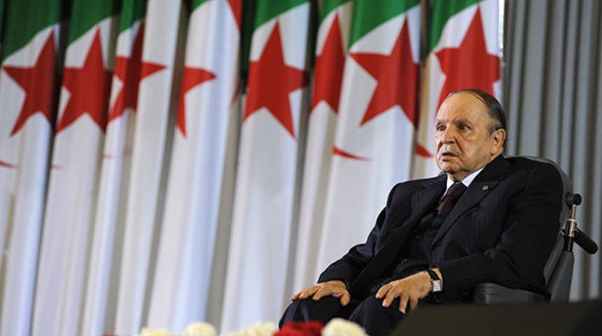 Cezayir'de ordu Buteflika'nın istifasını istedi