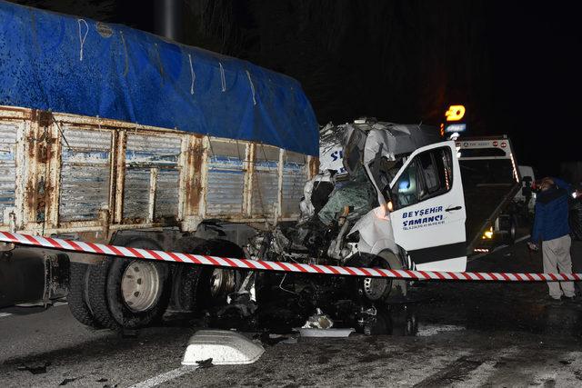 Kamyona arkadan çarpan minibüste 2 ölü, 11 yaralı (2) - Yeniden