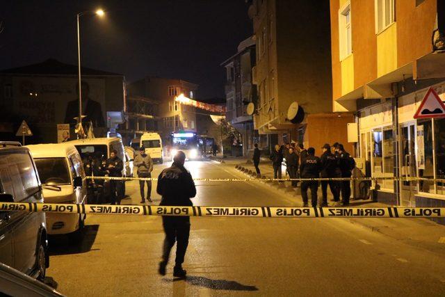 Çekmeköy'de cadde ortasında pompalı tüfekle vuruldu