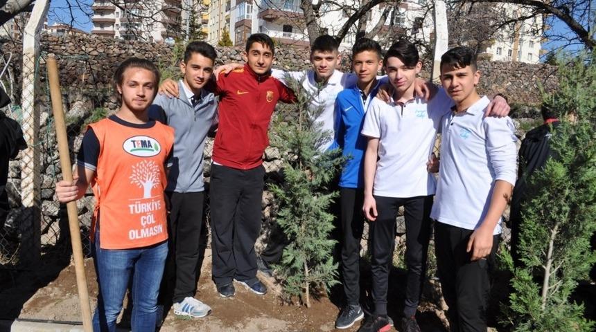 Yeşil okuldan yeşile katkı