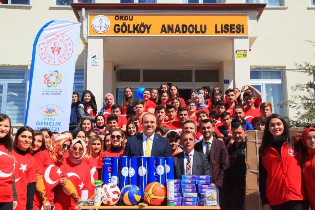 &lsquo;Gen&ccedil;lik Merkezim Yollarda&rsquo; &ouml;ğrencilerle buluşuyor