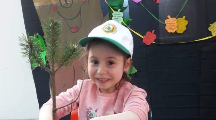 Minikler fidanları toprakla buluşturdu