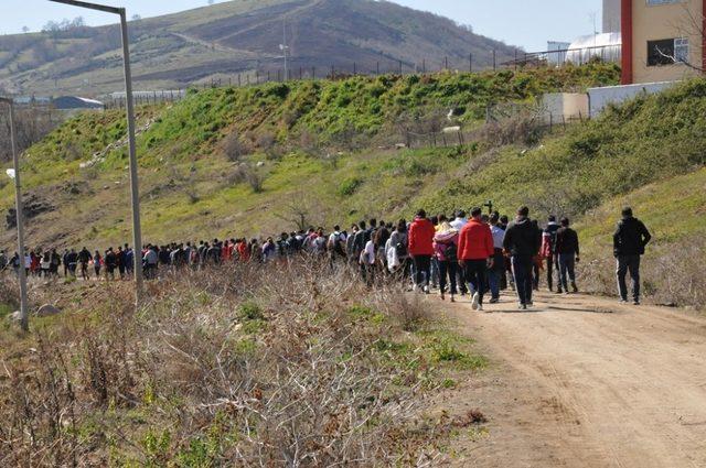 OMÜ’lü öğrenciler şehitleri, Aksu-Kocabaş Tepesi’nden selamladı