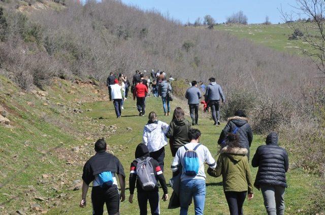 OMÜ’lü öğrenciler şehitleri, Aksu-Kocabaş Tepesi’nden selamladı