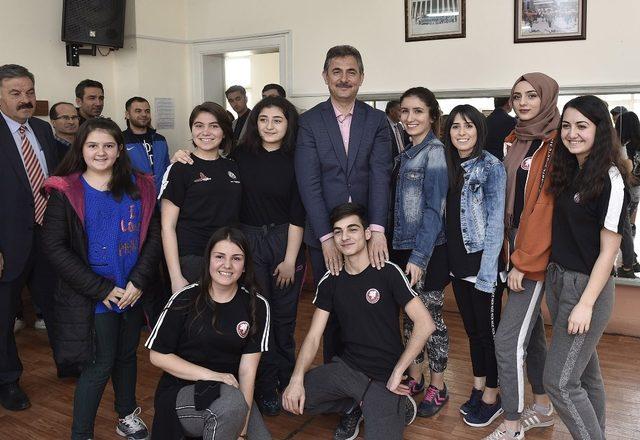 AK Parti Mamak Belediye Başkan adayı Köse’den kültür merkezine ziyaret