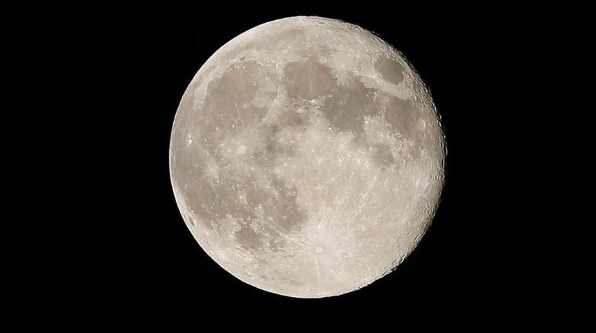 ABD 5 yıl içinde Ay'a yeniden ayak basacak!