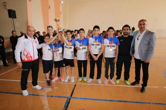 Mehmet Adil İkiz Ortaokulu’ndan badmintonda çifte birincilik