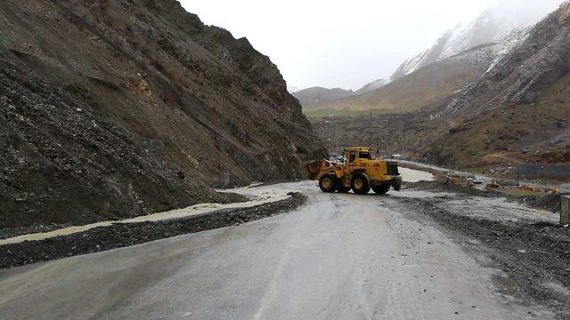 Hakkari’de çığ ve selle mücadele çalışması