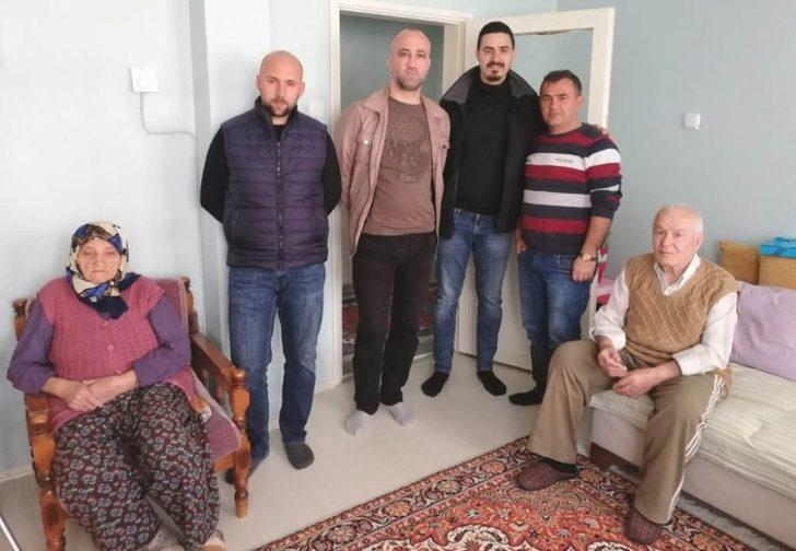 Altınovalı gençlerden yaşlılara ziyaret G1