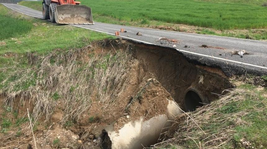 Aşırı yağışlar menfezlerde tahribata neden oldu