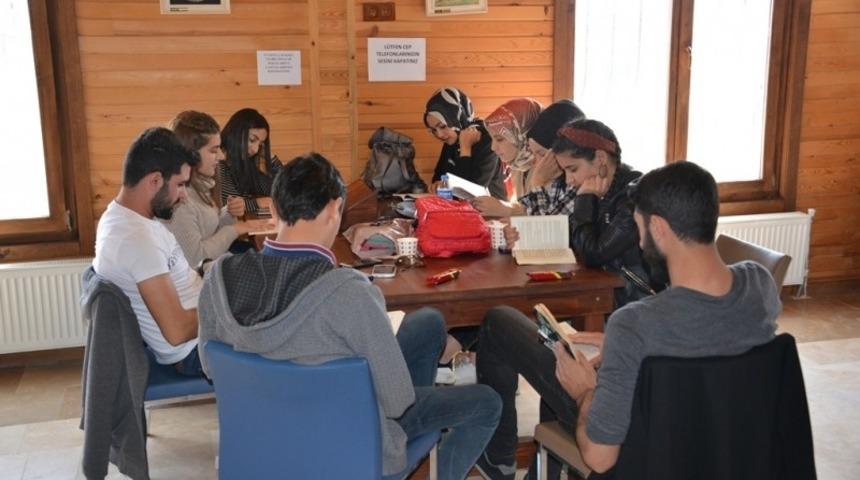 Gediz&rsquo;de okuyan gen&ccedil;lik projesi