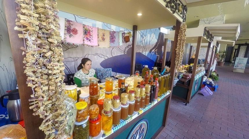 MaviBah&ccedil;e&rsquo;de organik pazar