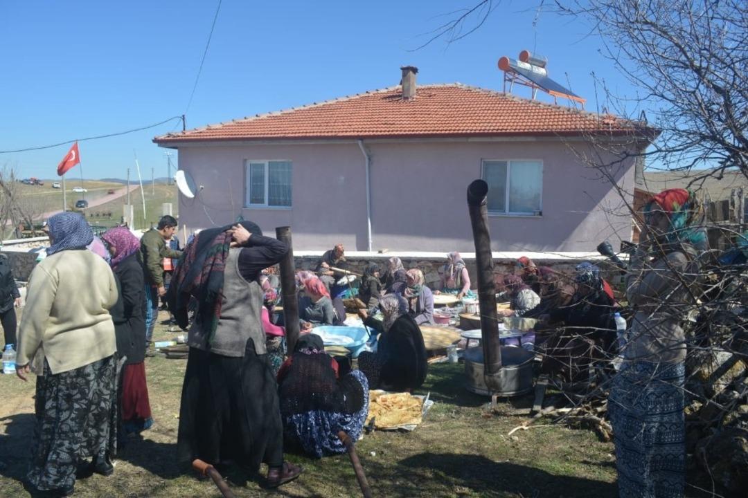 Fidan dikip g&ouml;zleme yaptılar