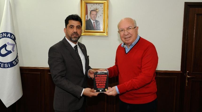 Ataman &Ouml;zbay &uuml;niversiteli gen&ccedil;lerle buluştu