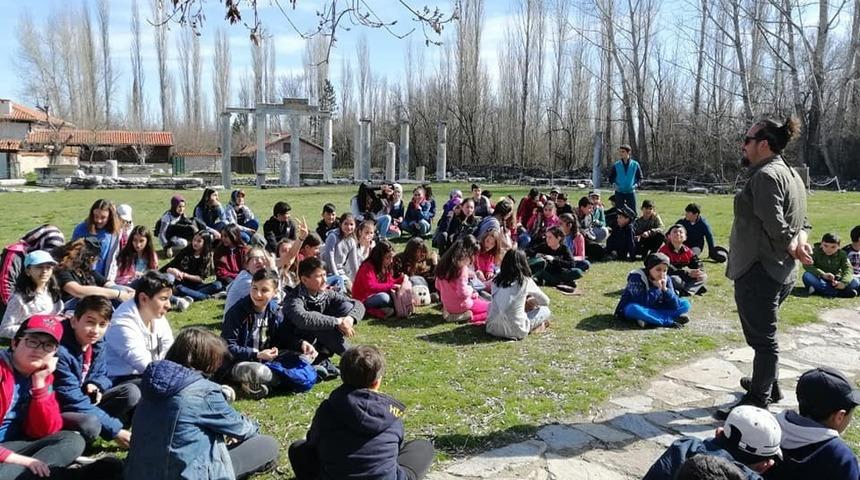 Hem &ouml;ğrendiler hem baharı karşıladılar