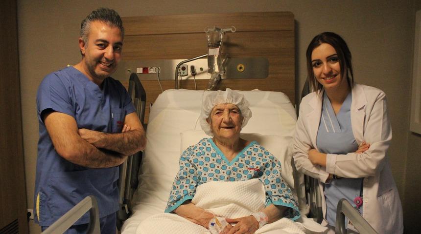 112 yaşında kapalı ameliyatla böbrek taşından kurtuldu!