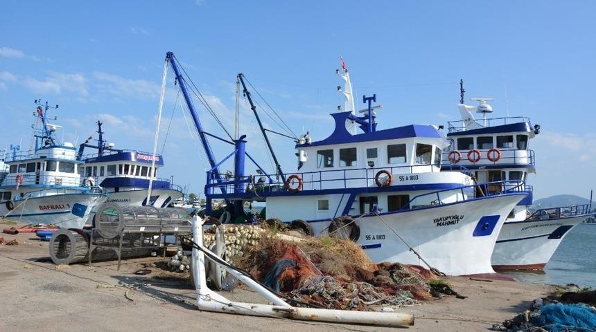 Balık&ccedil;ı teknesinden mazot hırsızlığına 3 tutuklama