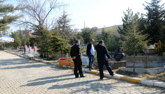 Şehidin kabri, ailenin isteğiyle şehitliğe taşındı