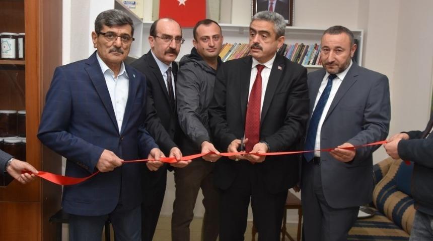 Başkan Alıcık, &Ouml;ğretmen Baki &Ccedil;uval Kitaplığı&rsquo;nın a&ccedil;ılışına katıldı