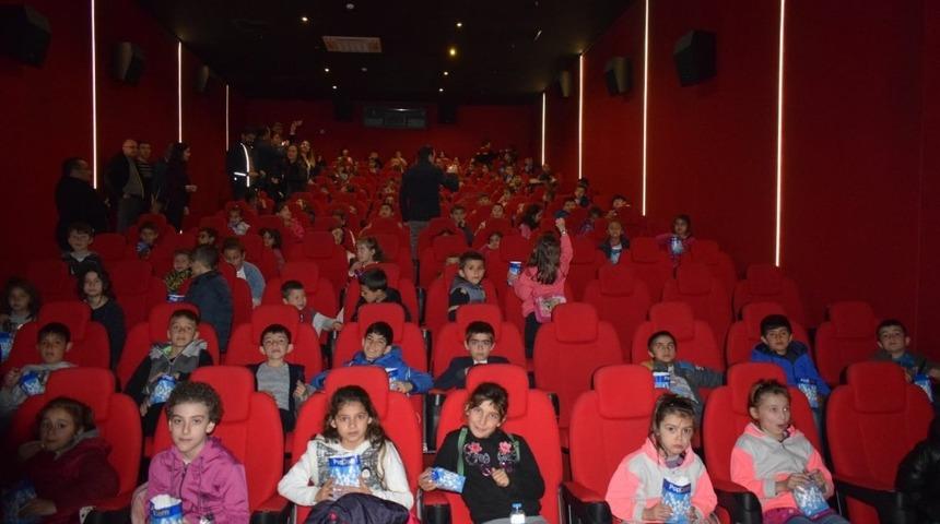 &Ouml;ğrenciler ilk kez sinema ile buluştu