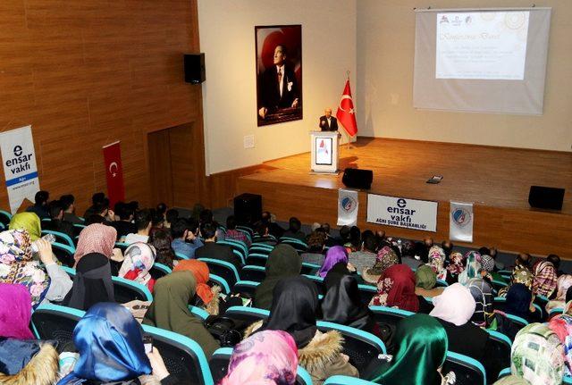 AİÇÜ’de “Gençliğin Kişilik İnşası” konulu konferans düzenlendi